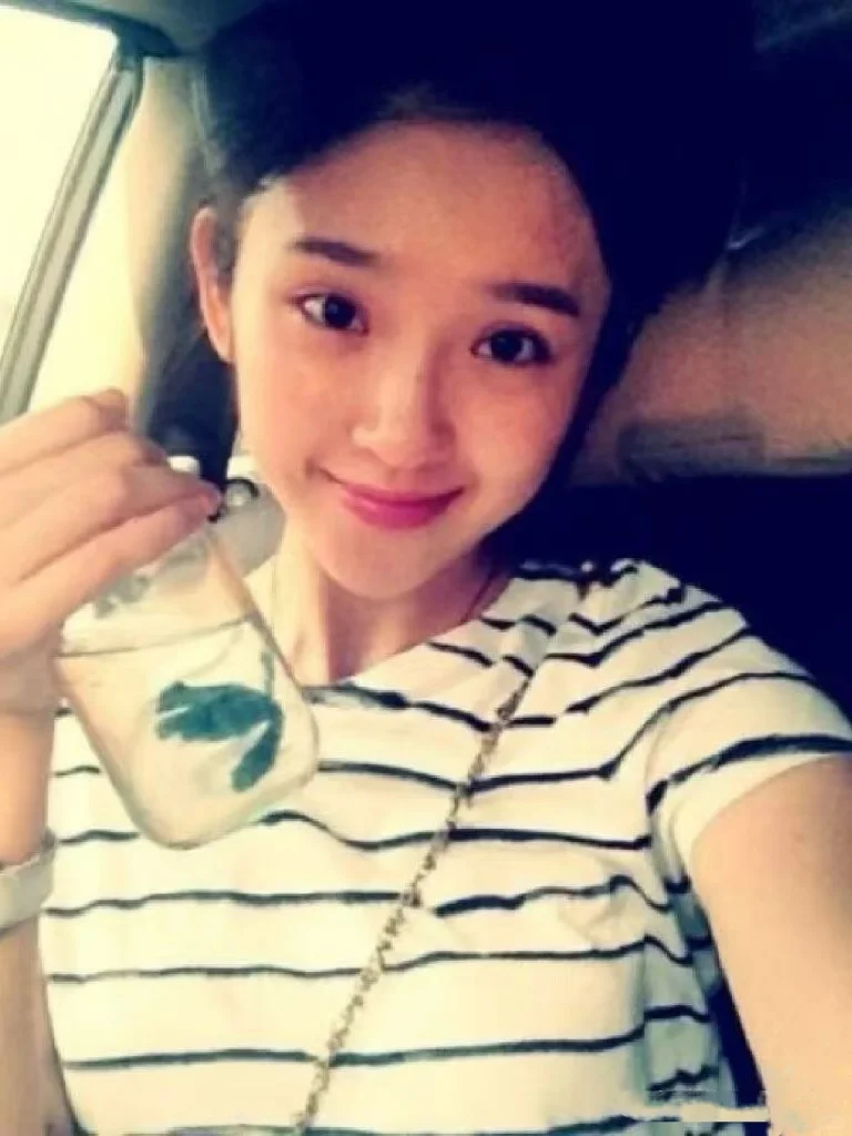 长的水灵灵的💕