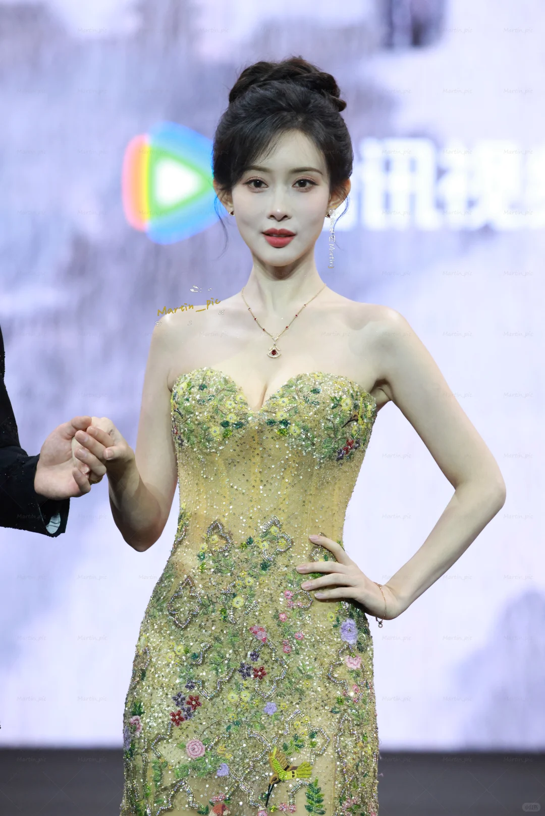 孟姐你生图美成这样？这也太娇俏可人了