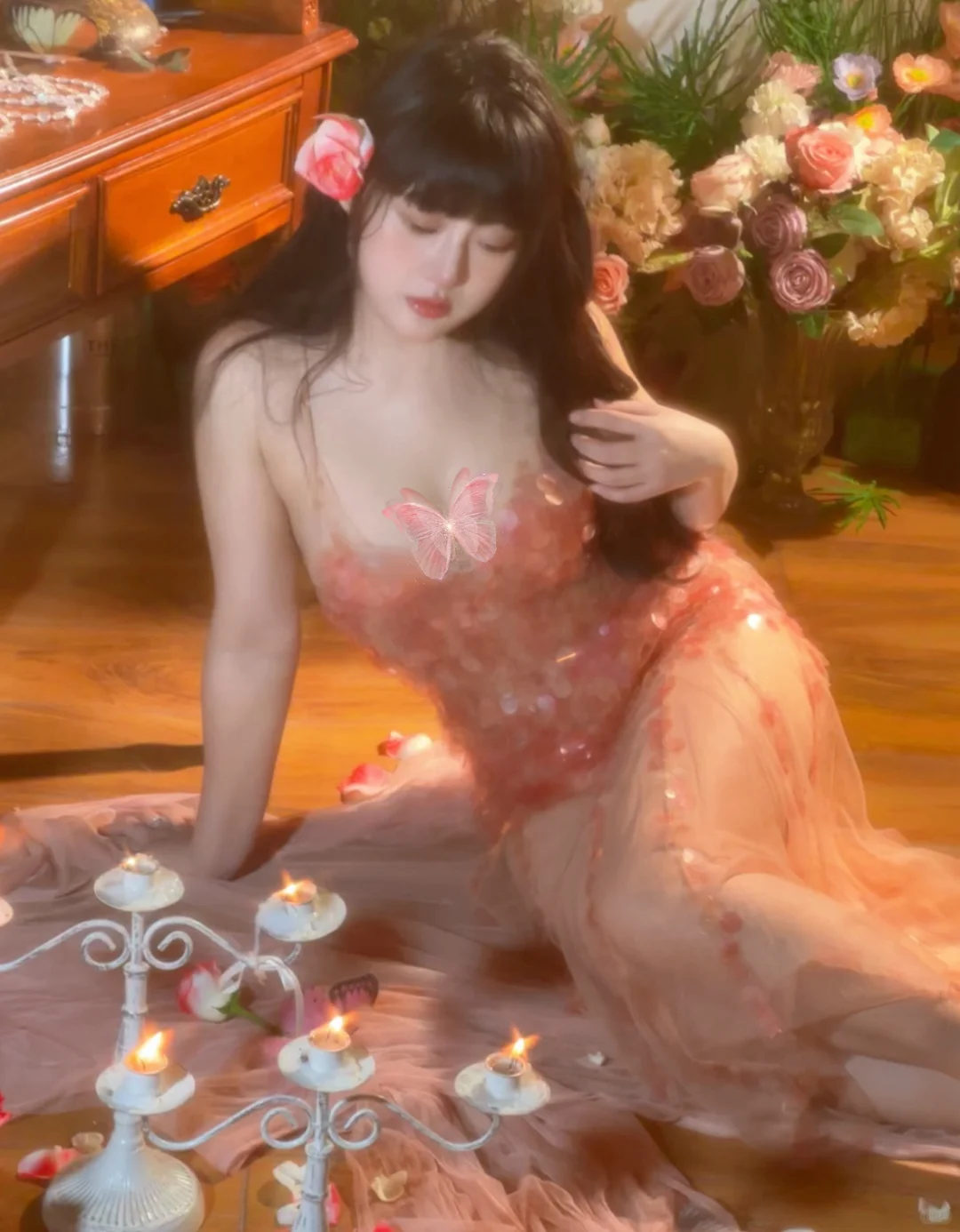 微胖女生勇闯轻私房写真