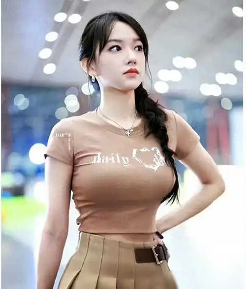 个性美女街拍，独特魅力吸睛
