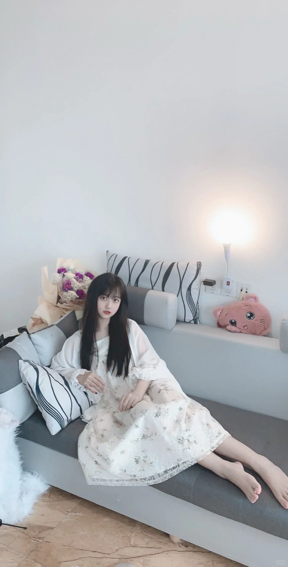 路灯很多 希望你找到自己的月亮