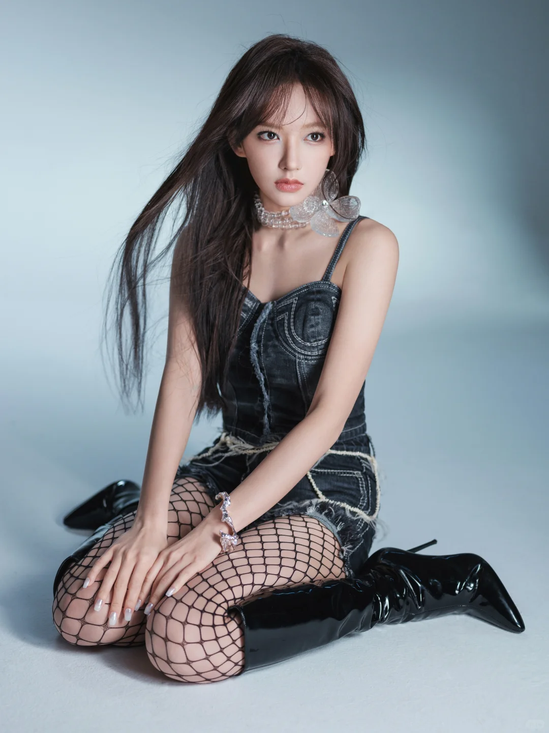 个性美女街拍，独特魅力吸睛