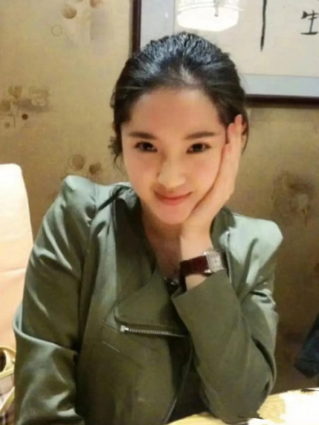 长的水灵灵的💕