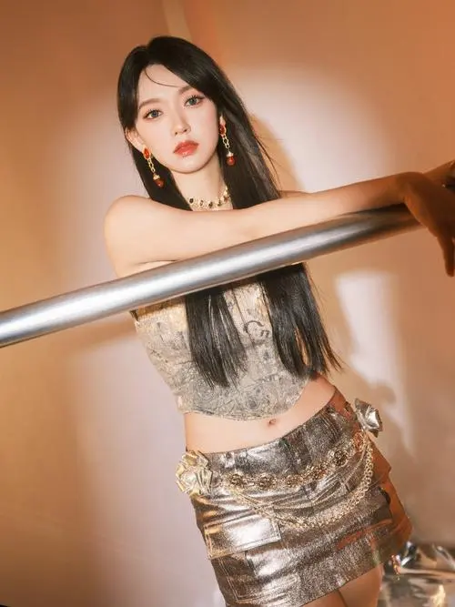 个性美女街拍，独特魅力吸睛