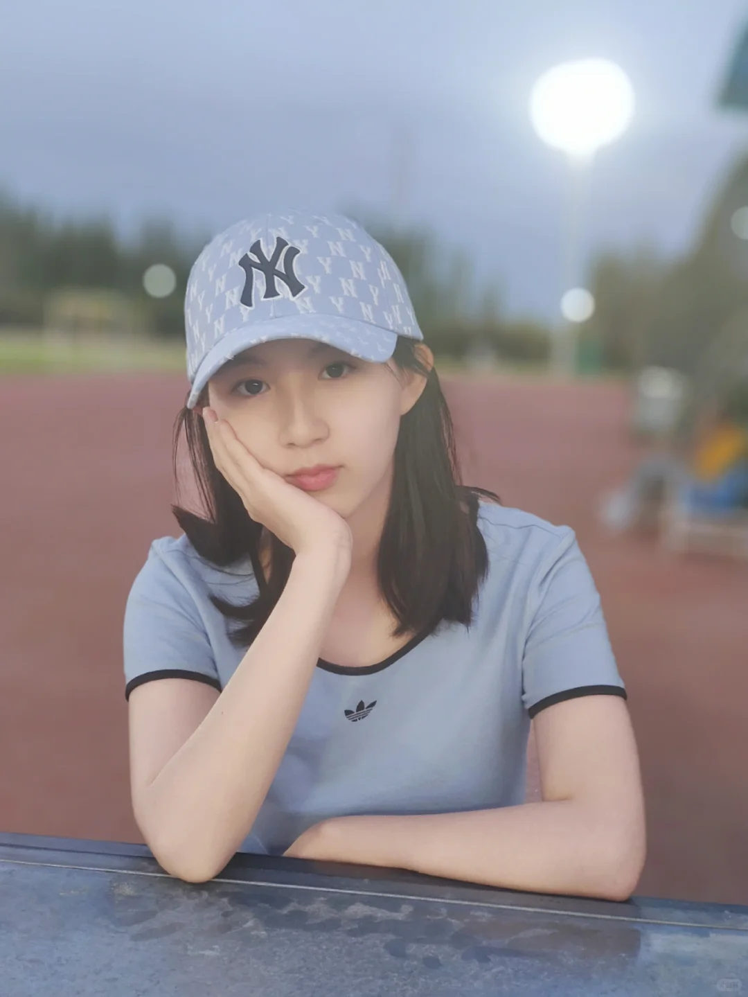 为啥半张脸好看 全脸就不好看啊
