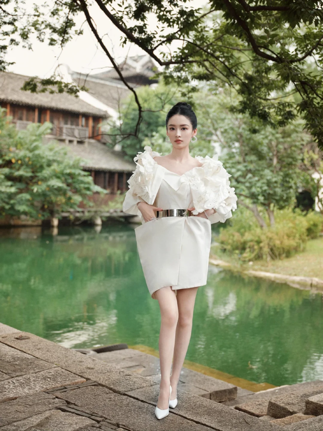 李沁美得越来越靠谱了！高定美成月光女神