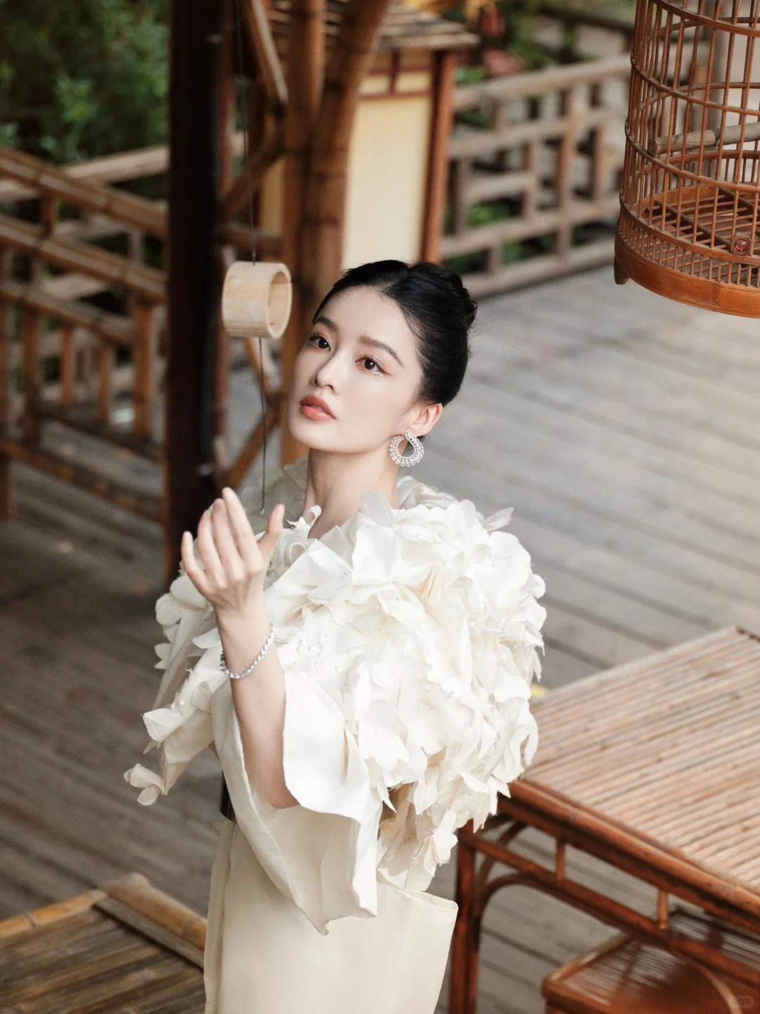 李沁美得越来越靠谱了！高定美成月光女神