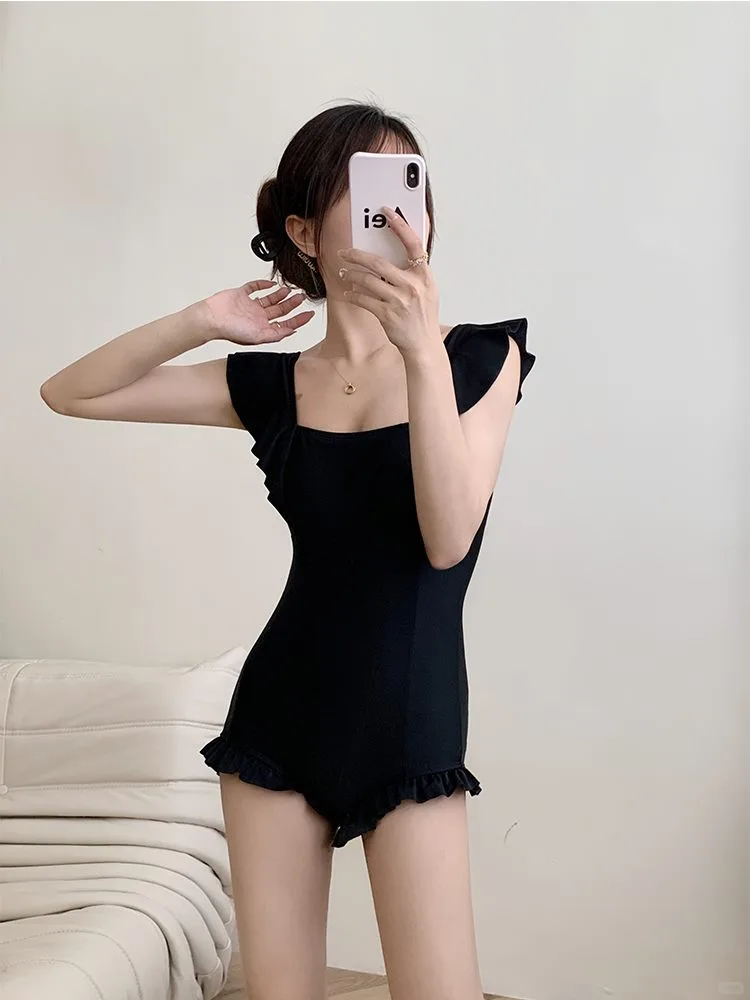新款新款高级感黑色女款遮肚显瘦保守小胸修