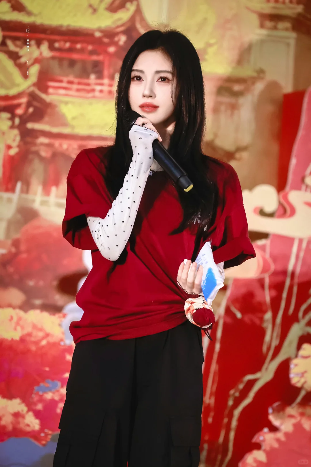 鞠婧祎🍊‖微红的双眼
