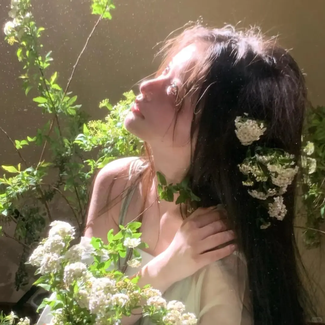 “我自清风明月，只管欢喜就好”