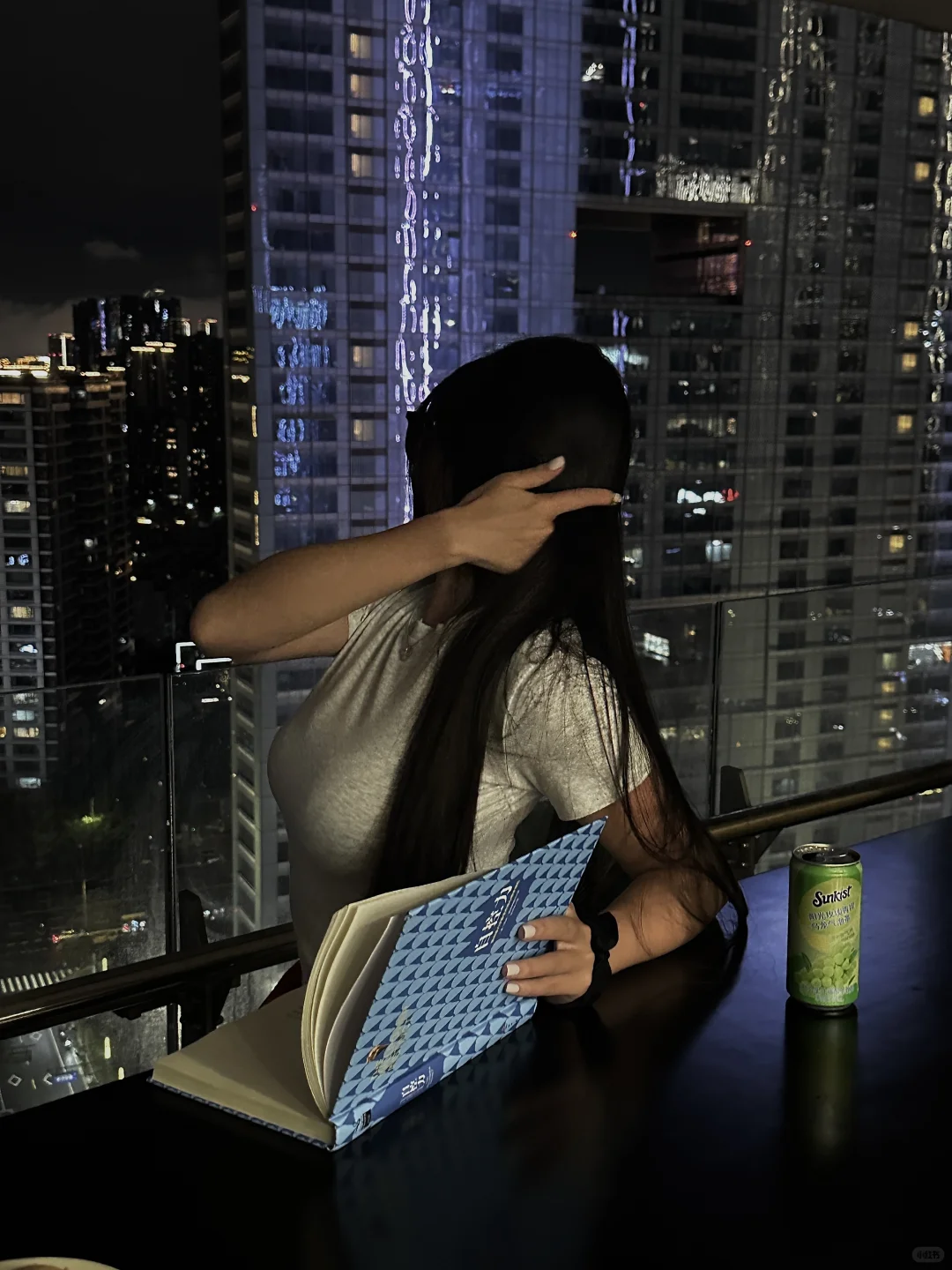 我看着你背影 想开口