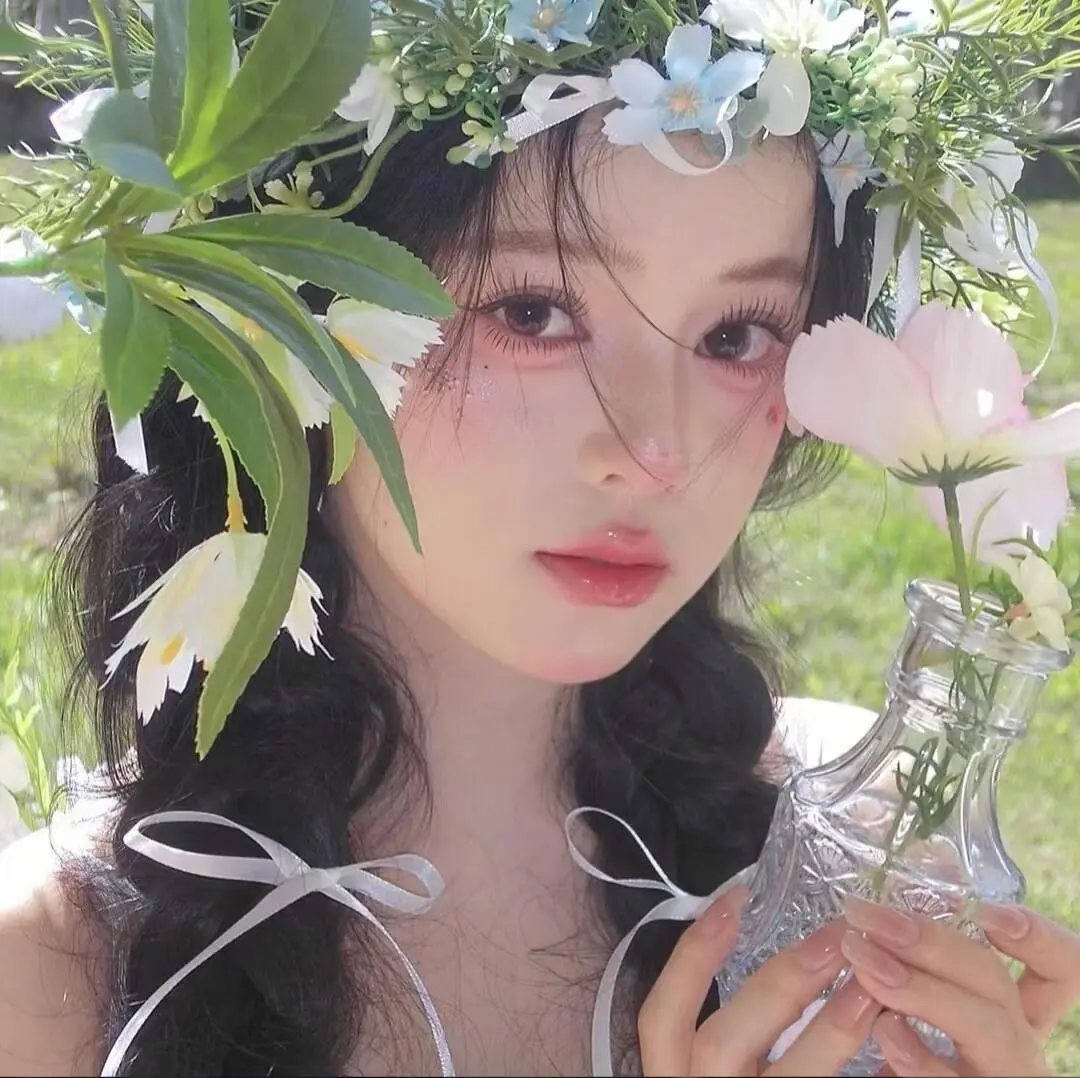 “我自清风明月，只管欢喜就好”