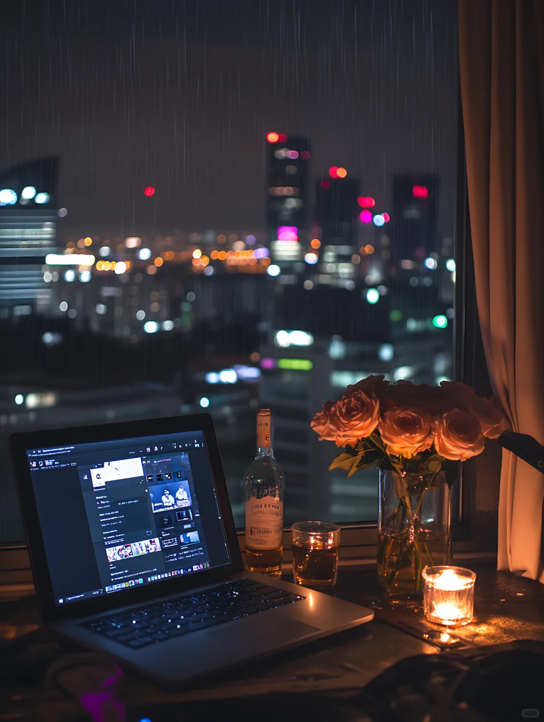 高清壁纸丨雨夜下的惬意时光🥃