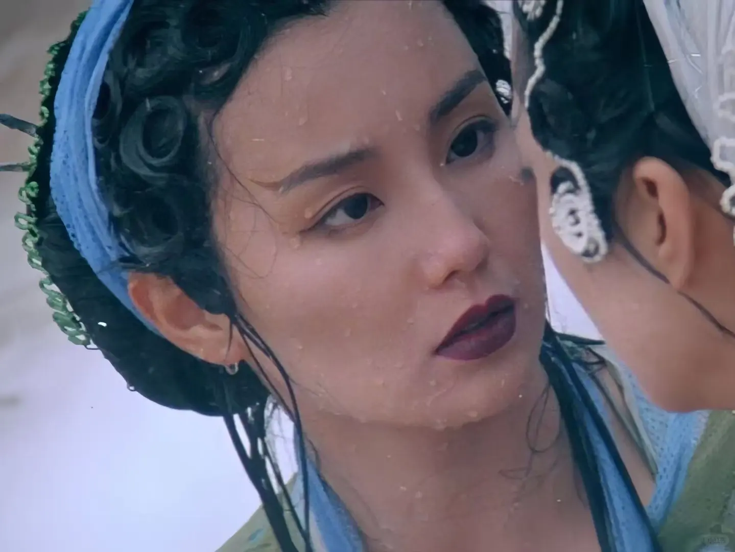 不相上下的美貌，好强的眼神戏……