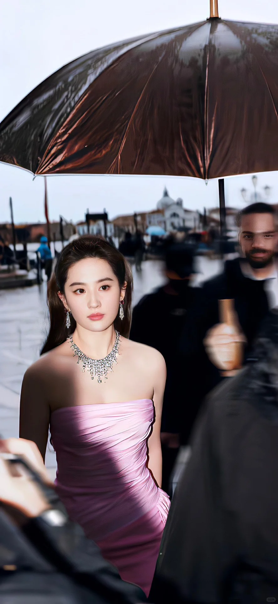 𝙎𝙝𝙖𝙧𝙚｜刘亦菲锁屏手机壁纸
