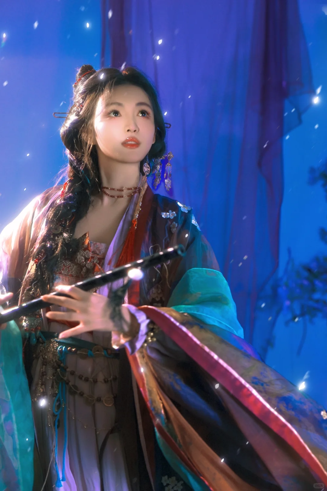 “听说了吗，上京来了个捉妖师…”