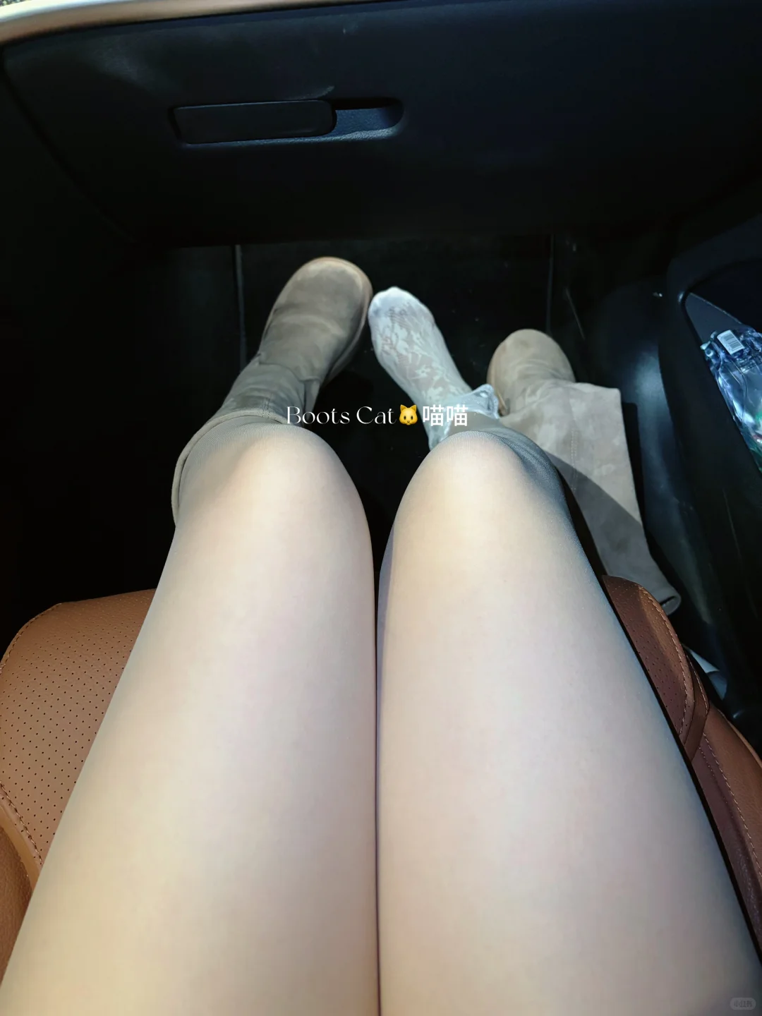 小短裙+靴子+可爱白袜🐱可甜可咸
