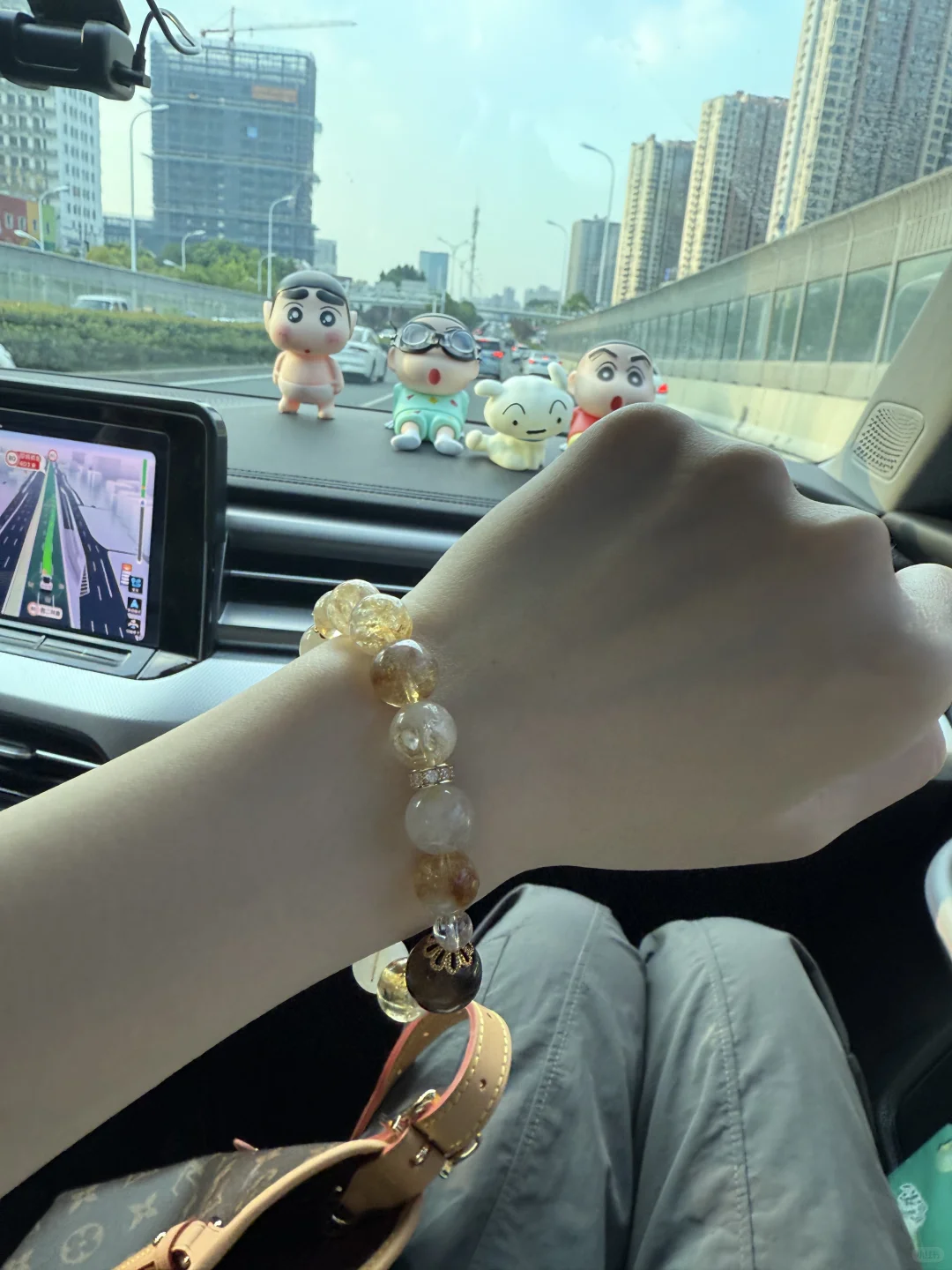 吸金招米，爱情事业双丰收。