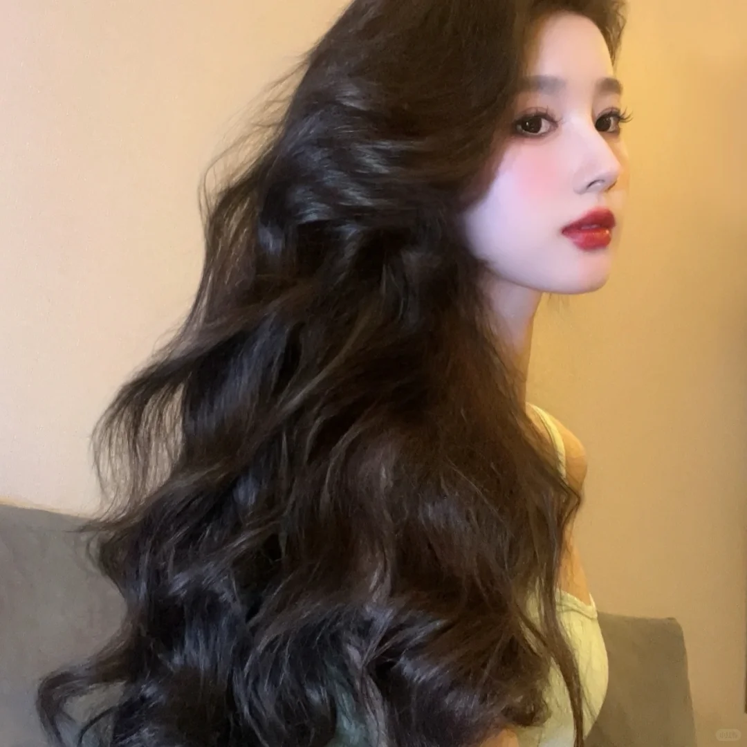 𝙒𝙚𝘾𝙝𝙖𝙩｜高级感侧脸神颜女生头像