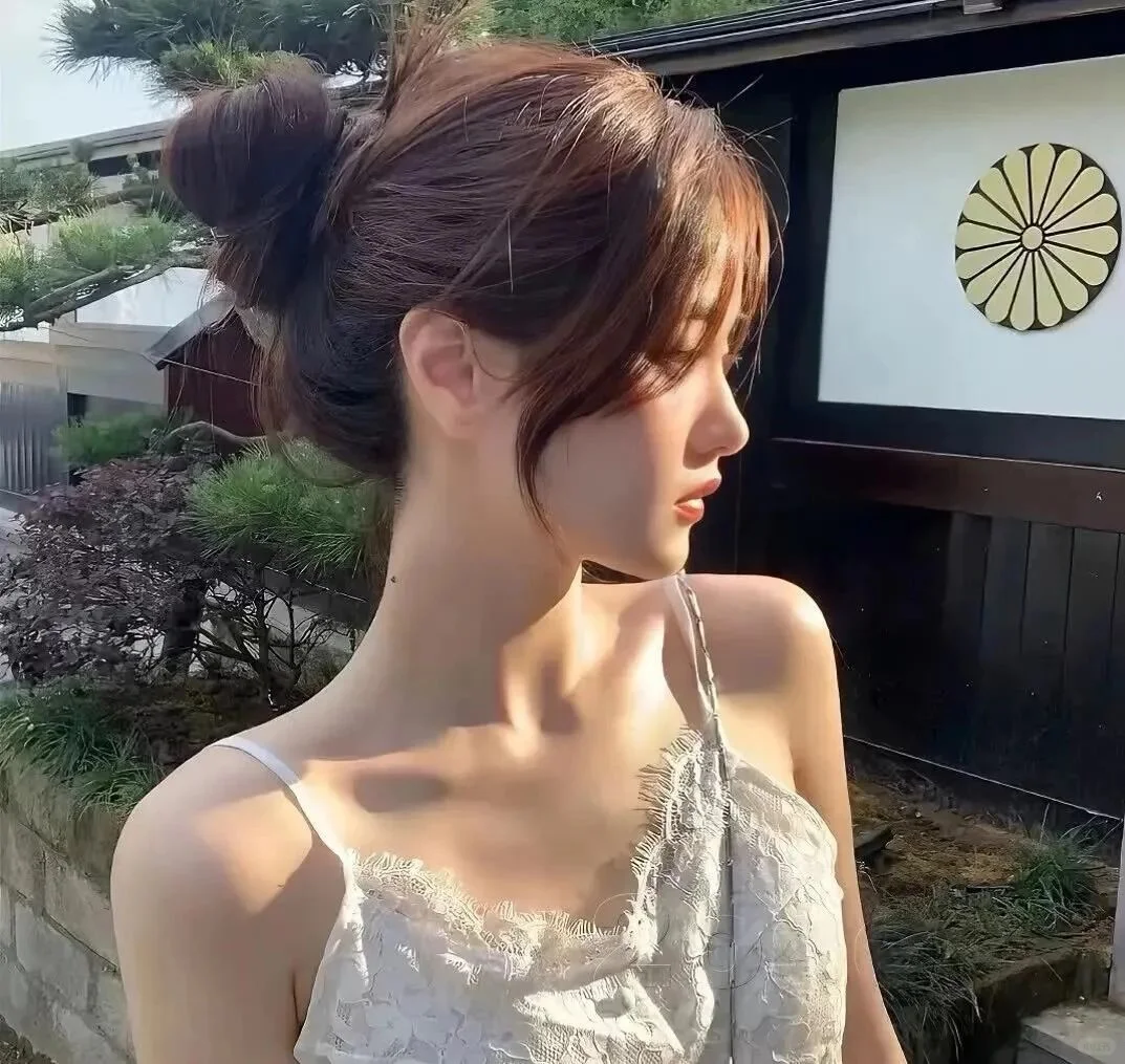 𝙒𝙚𝘾𝙝𝙖𝙩｜高级感侧脸神颜女生头像