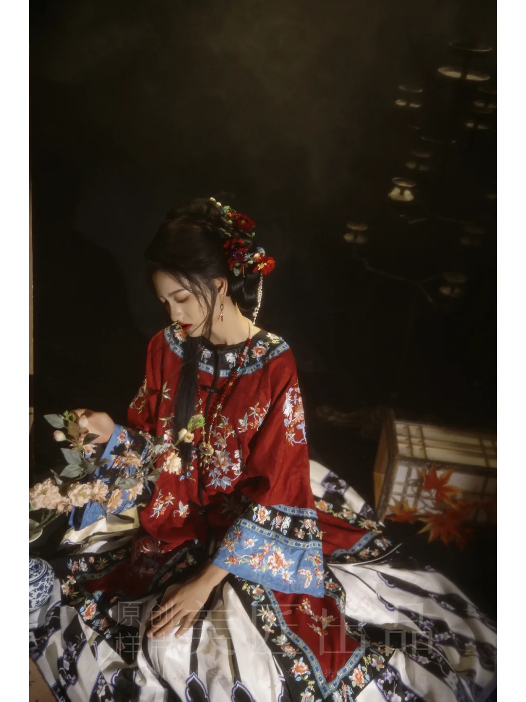 她当然不是旧时代的遗物🍃昆明清汉女写真
