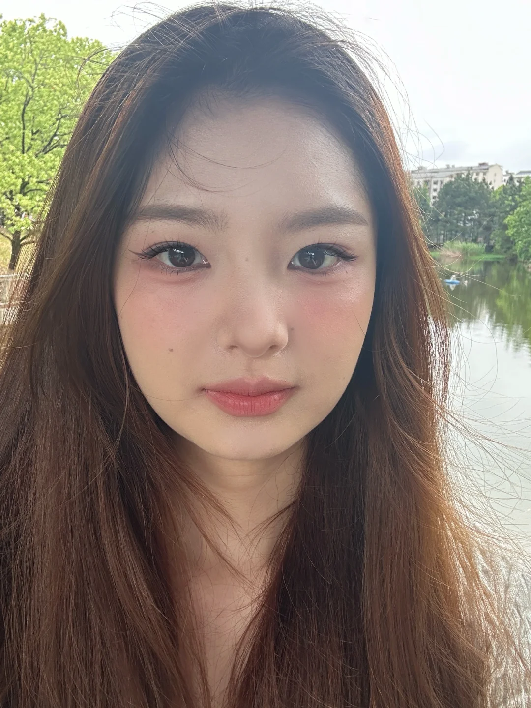 妆越淡人越美