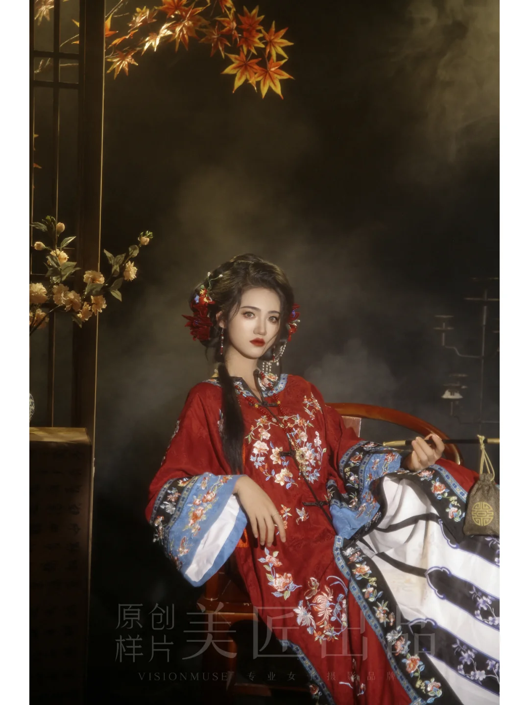 她当然不是旧时代的遗物🍃昆明清汉女写真