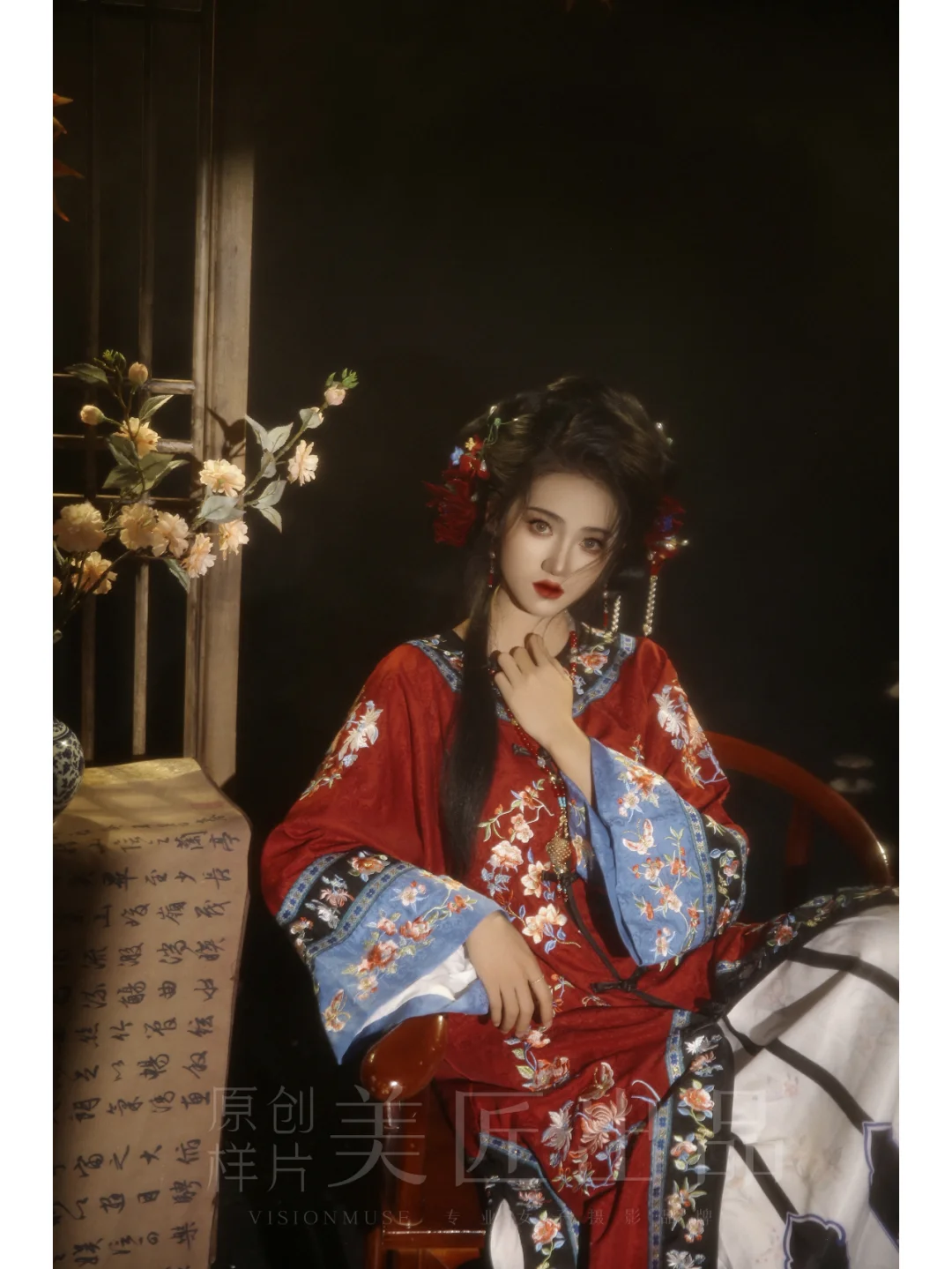 她当然不是旧时代的遗物🍃昆明清汉女写真