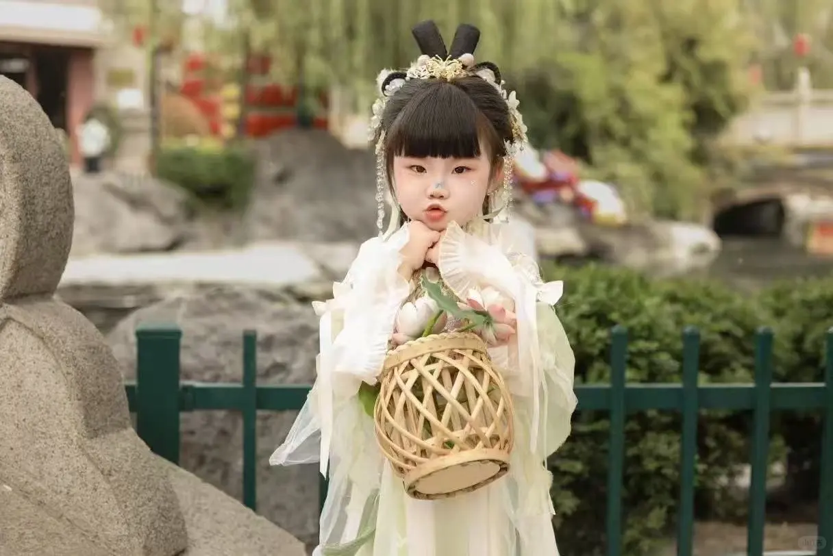 这一眼就沦陷的小古装小女孩～