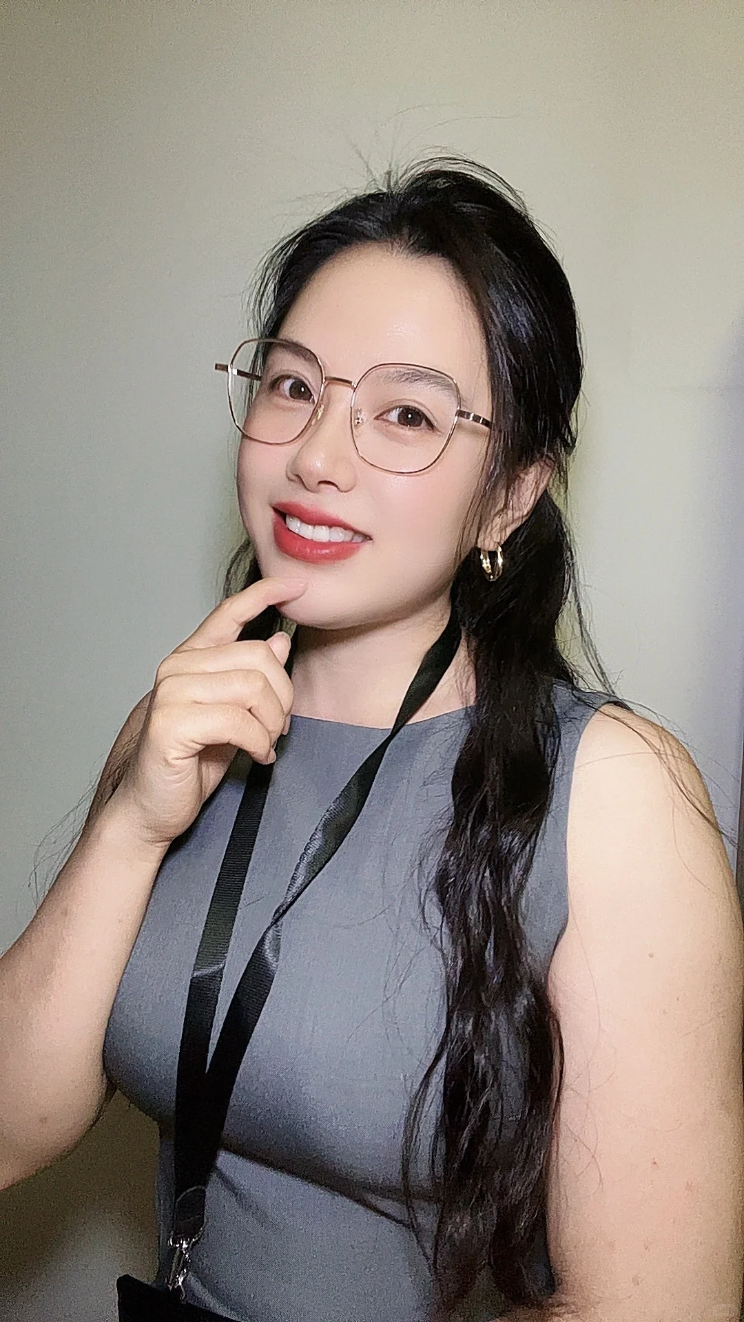 反差感很强的魅力女人