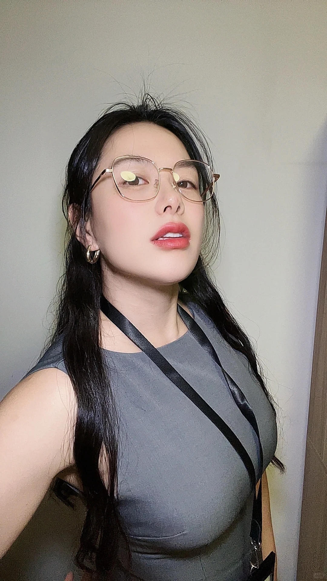 反差感很强的魅力女人