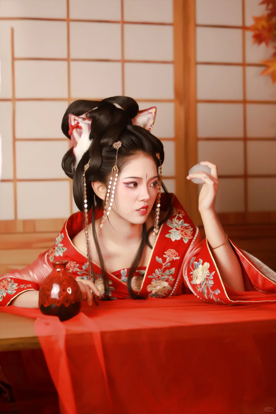 美而不妖，媚而不俗