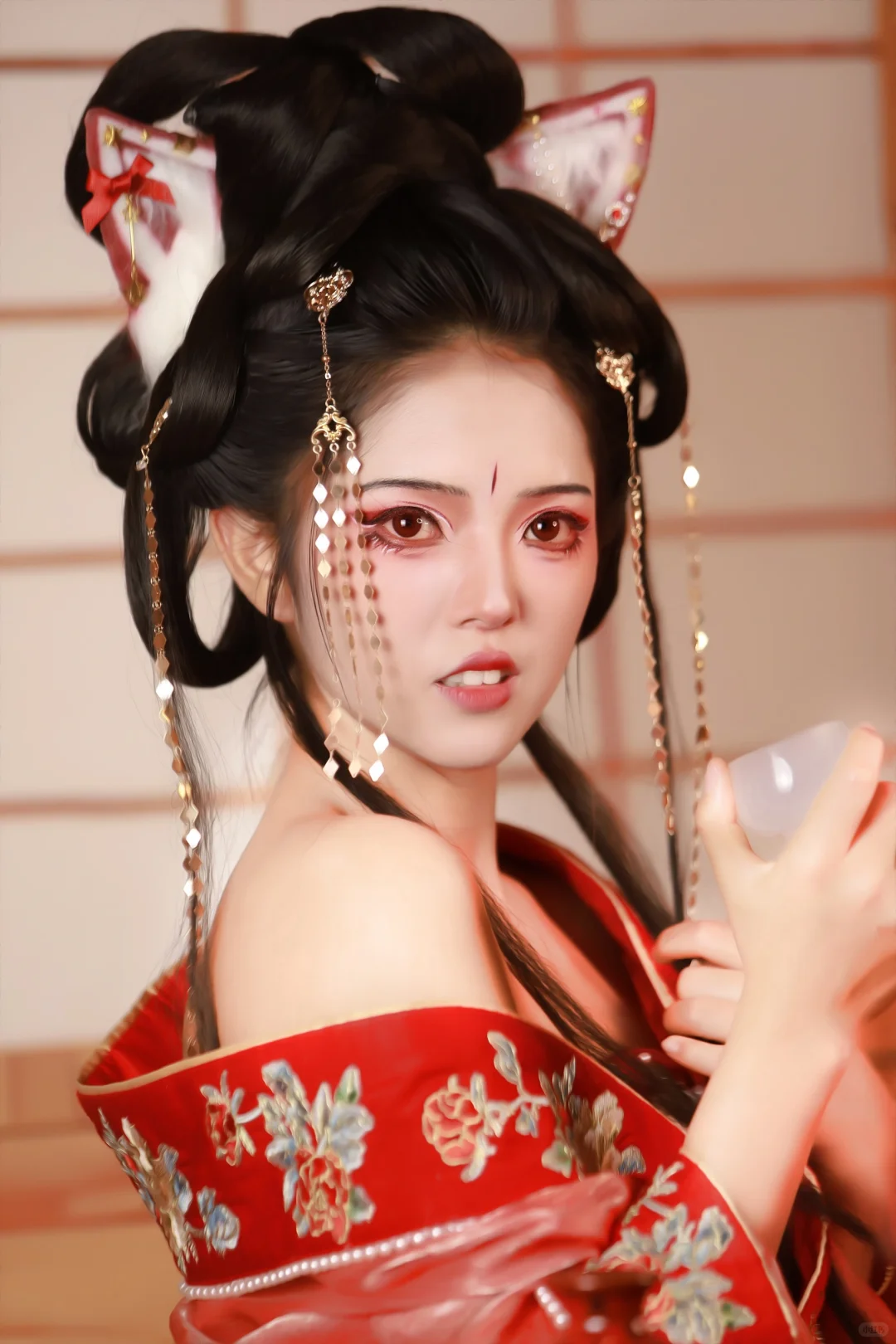 美而不妖，媚而不俗