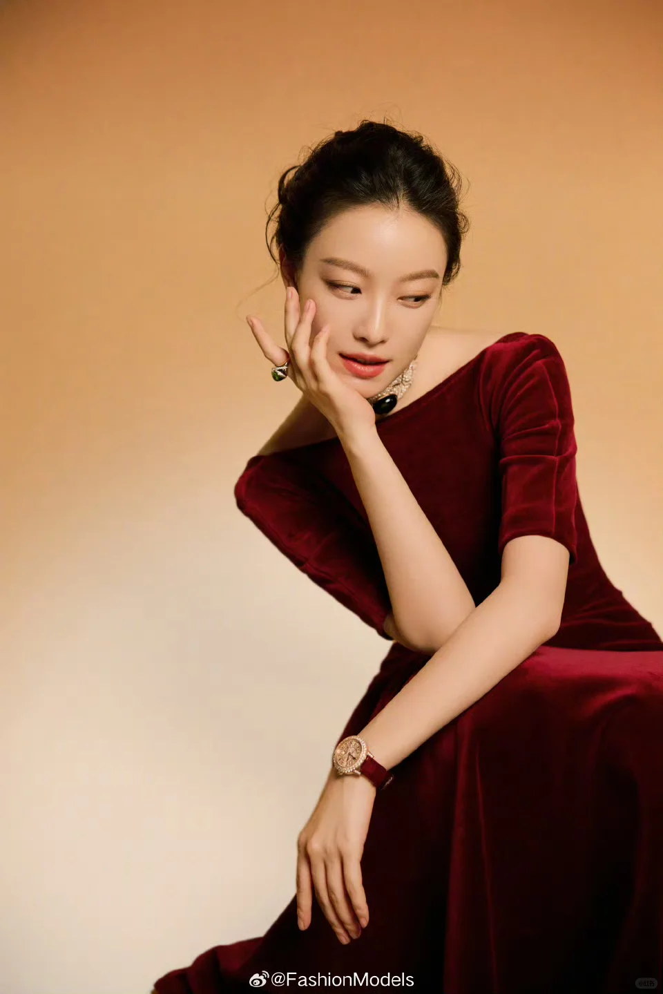 性感妩媚兼具东西合璧的美女：倪妮