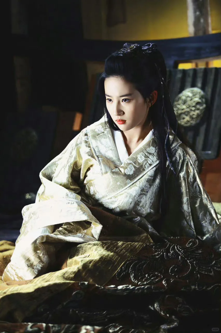 她长得就很权谋女帝