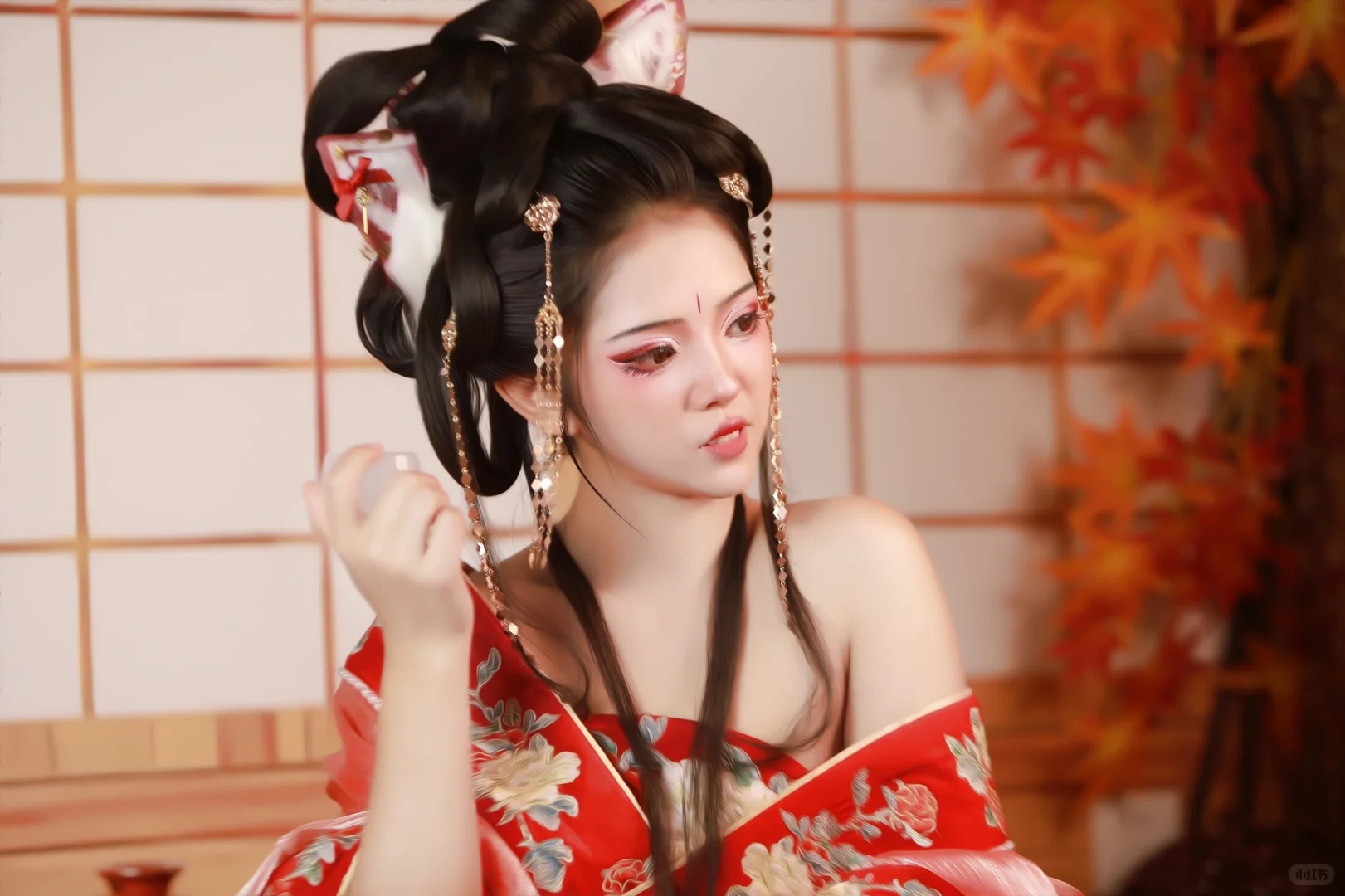 美而不妖，媚而不俗
