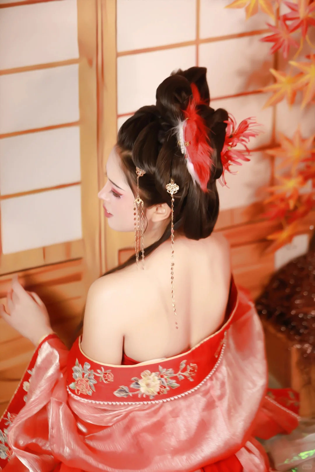 美而不妖，媚而不俗