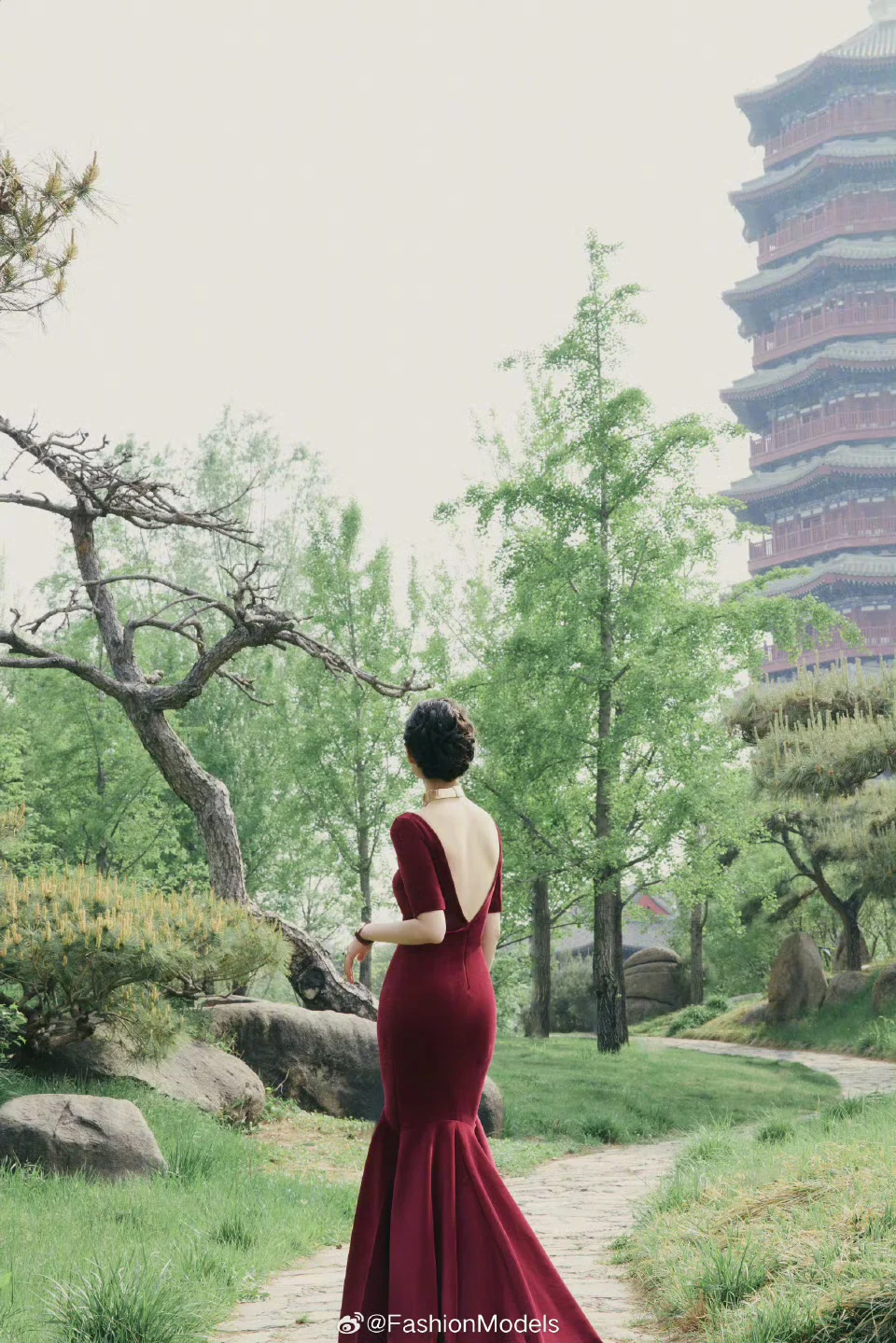 性感妩媚兼具东西合璧的美女：倪妮