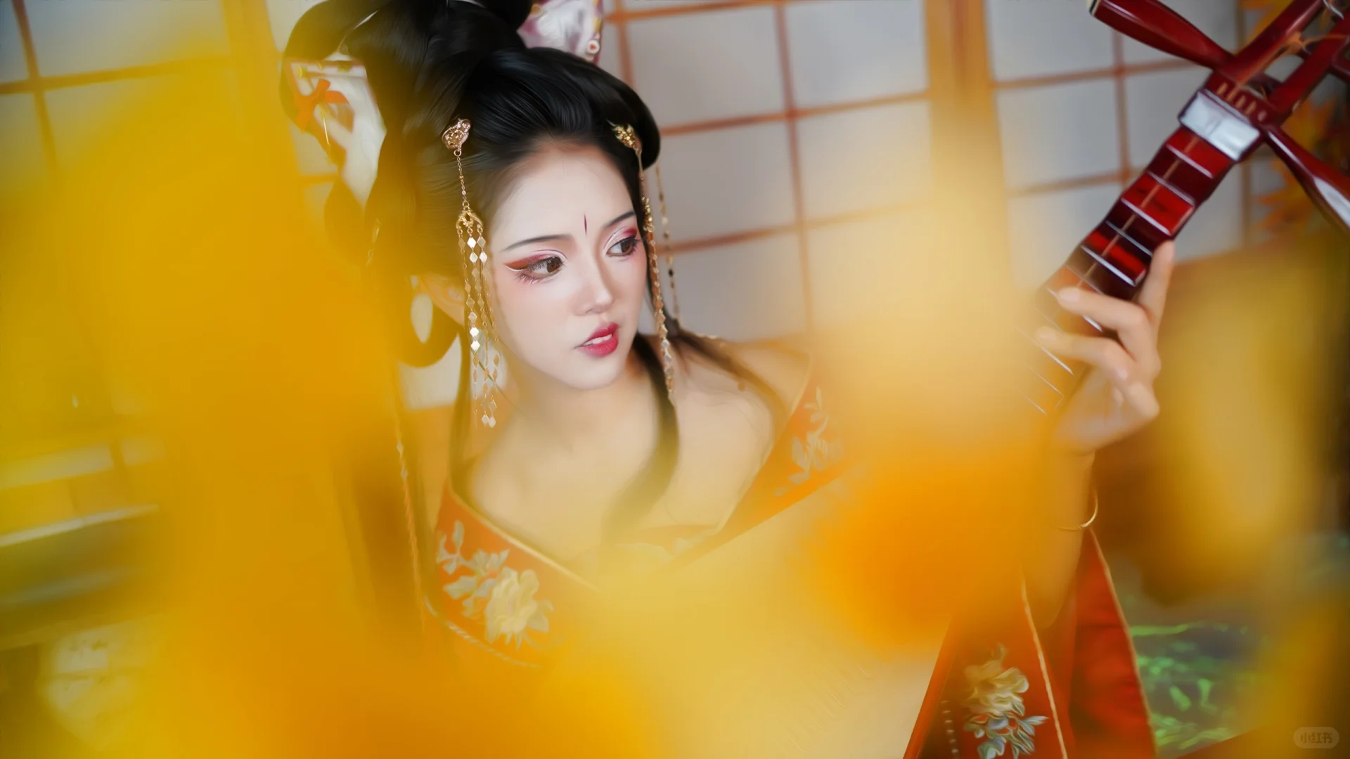 美而不妖，媚而不俗