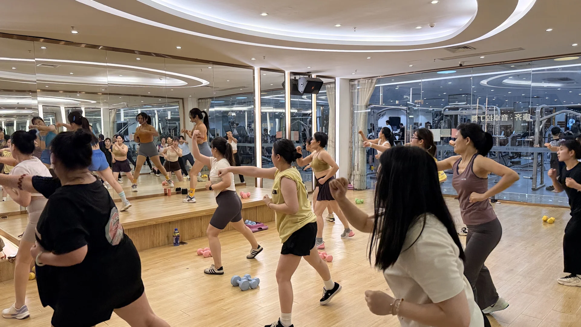 女生跳团操可以瘦多少