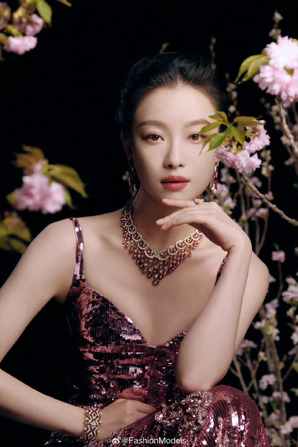 性感妩媚兼具东西合璧的美女：倪妮