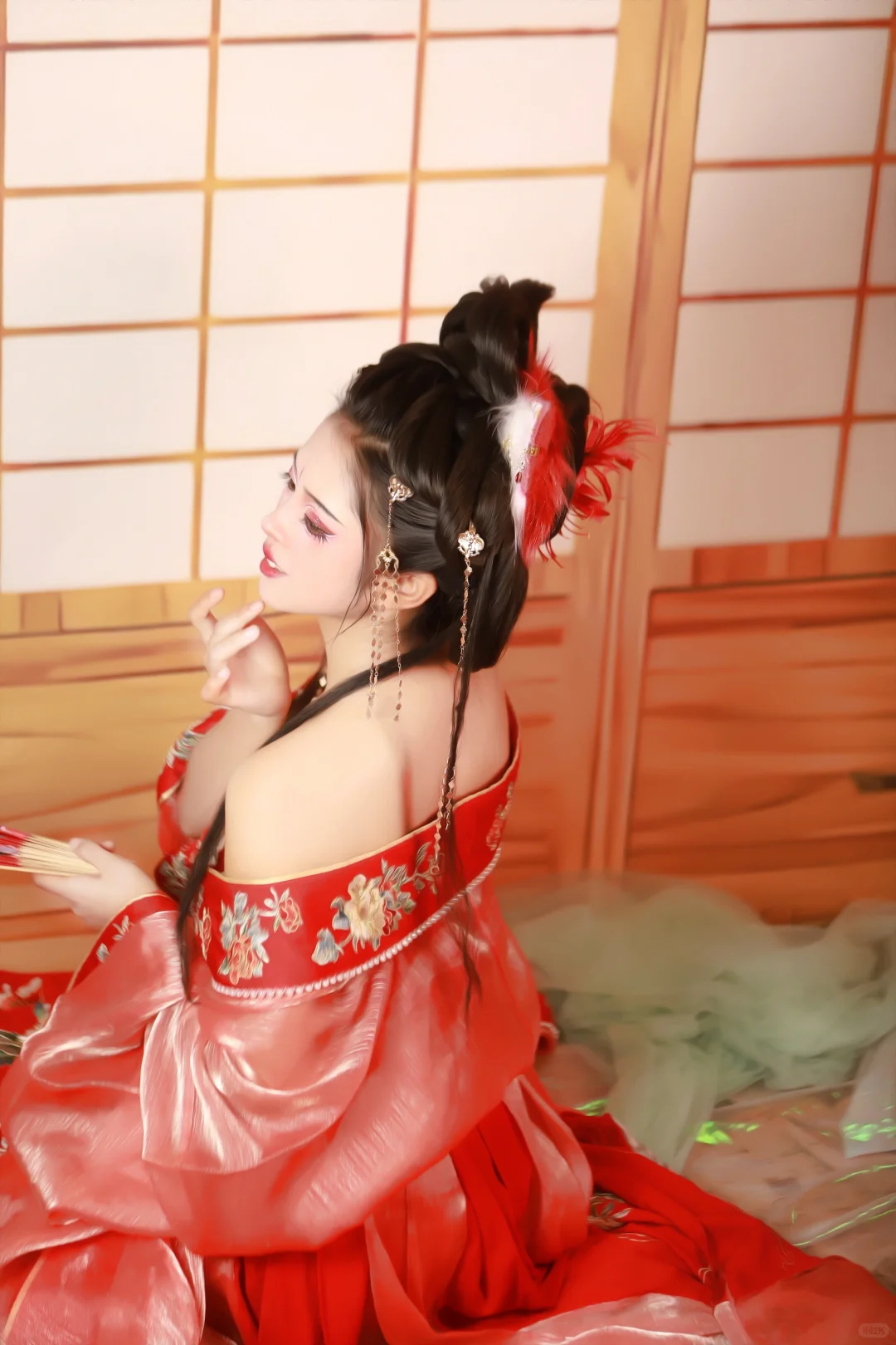 美而不妖，媚而不俗