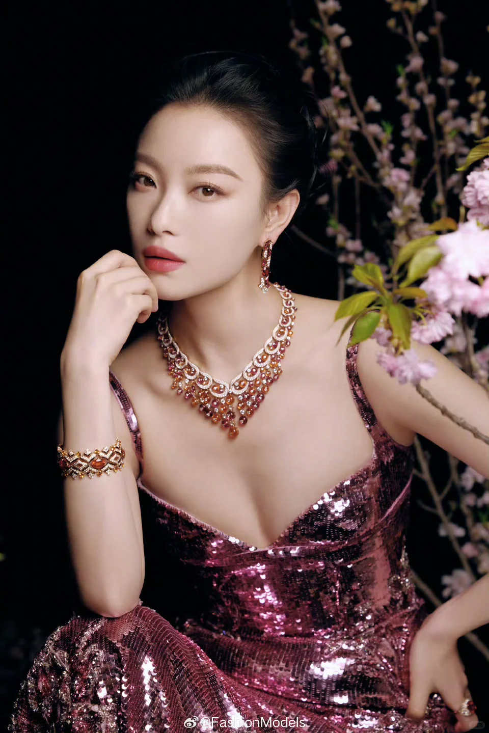 性感妩媚兼具东西合璧的美女：倪妮