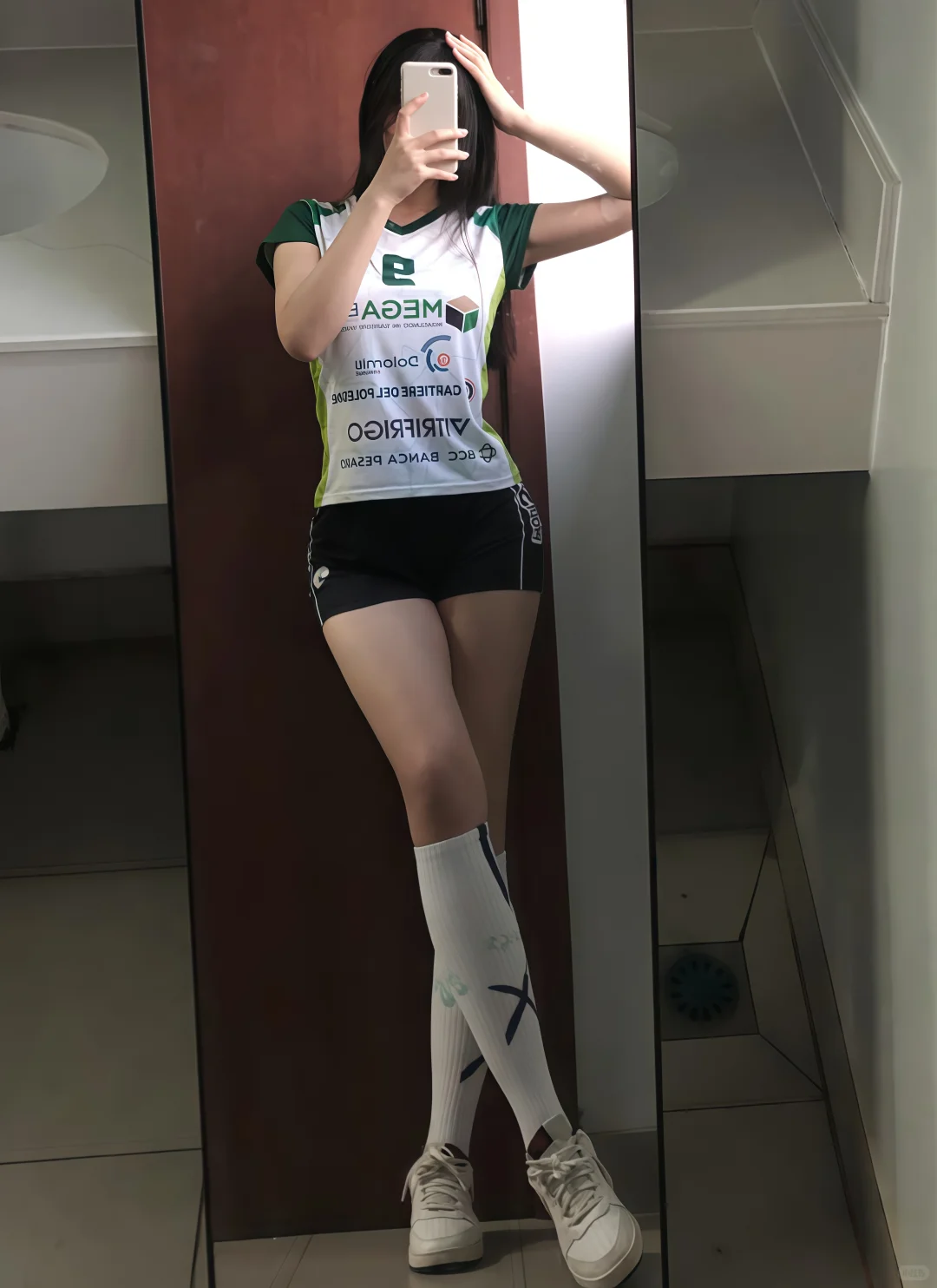 打排球的女孩子腿有多长？