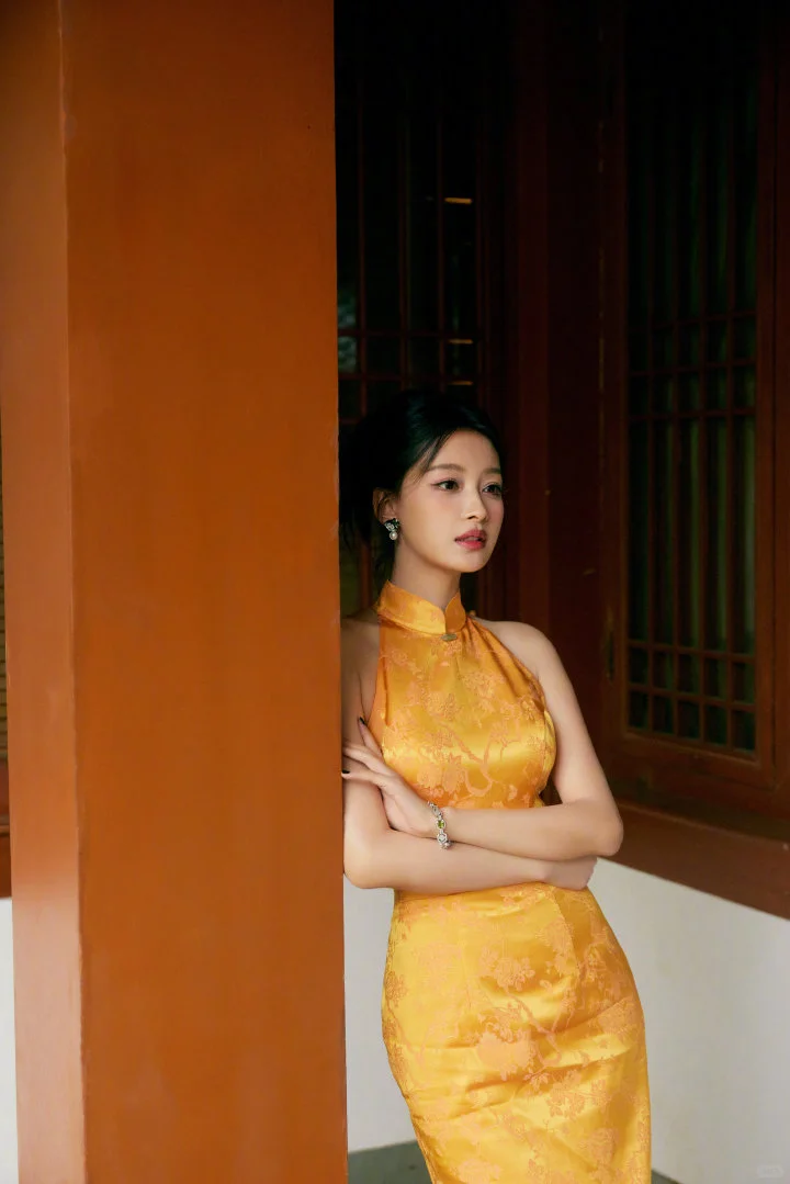 孙怡穿上旗袍优雅迷人，好似一位天仙