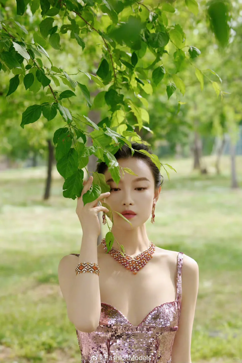性感妩媚兼具东西合璧的美女：倪妮