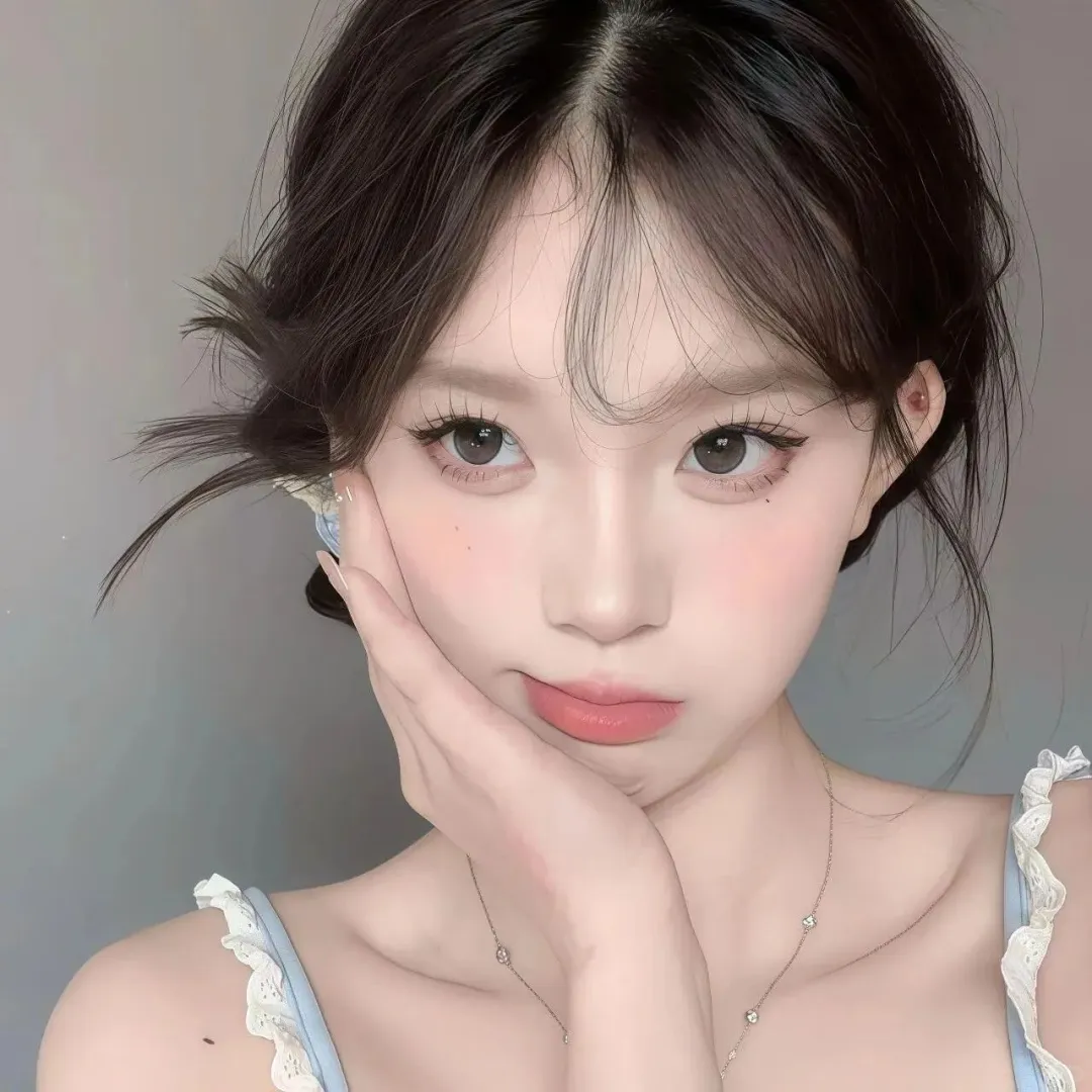 我有小鹿的眼睛会笑会眨眼～