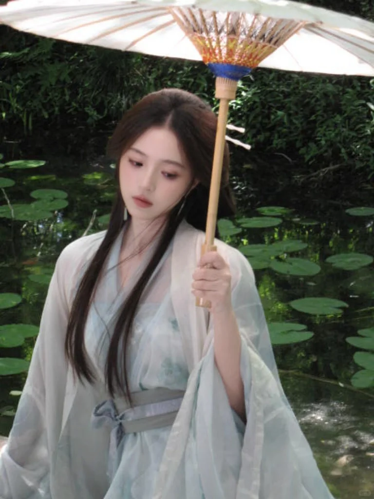 “总有人间一两风，填我十万八千梦”