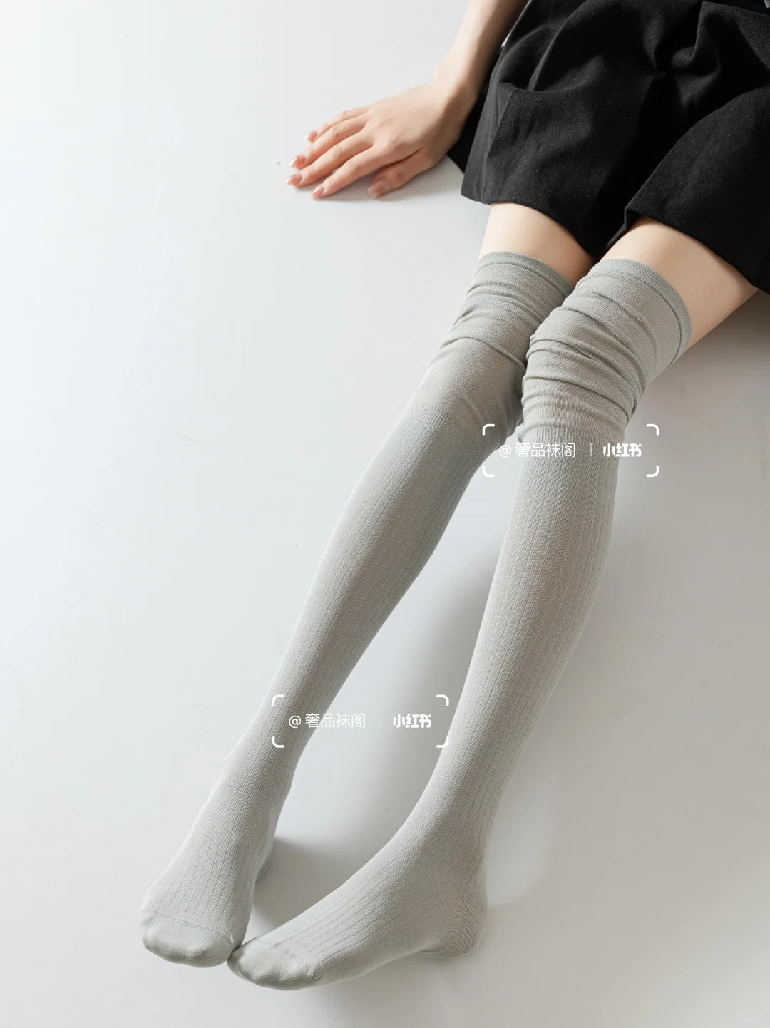 🎀灰色系过膝袜，夏日必备的时尚单品！