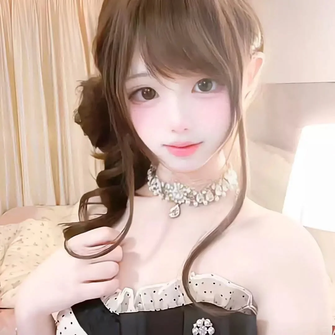 热恋女友𝙒𝙚𝘾𝙝𝙖𝙩头像